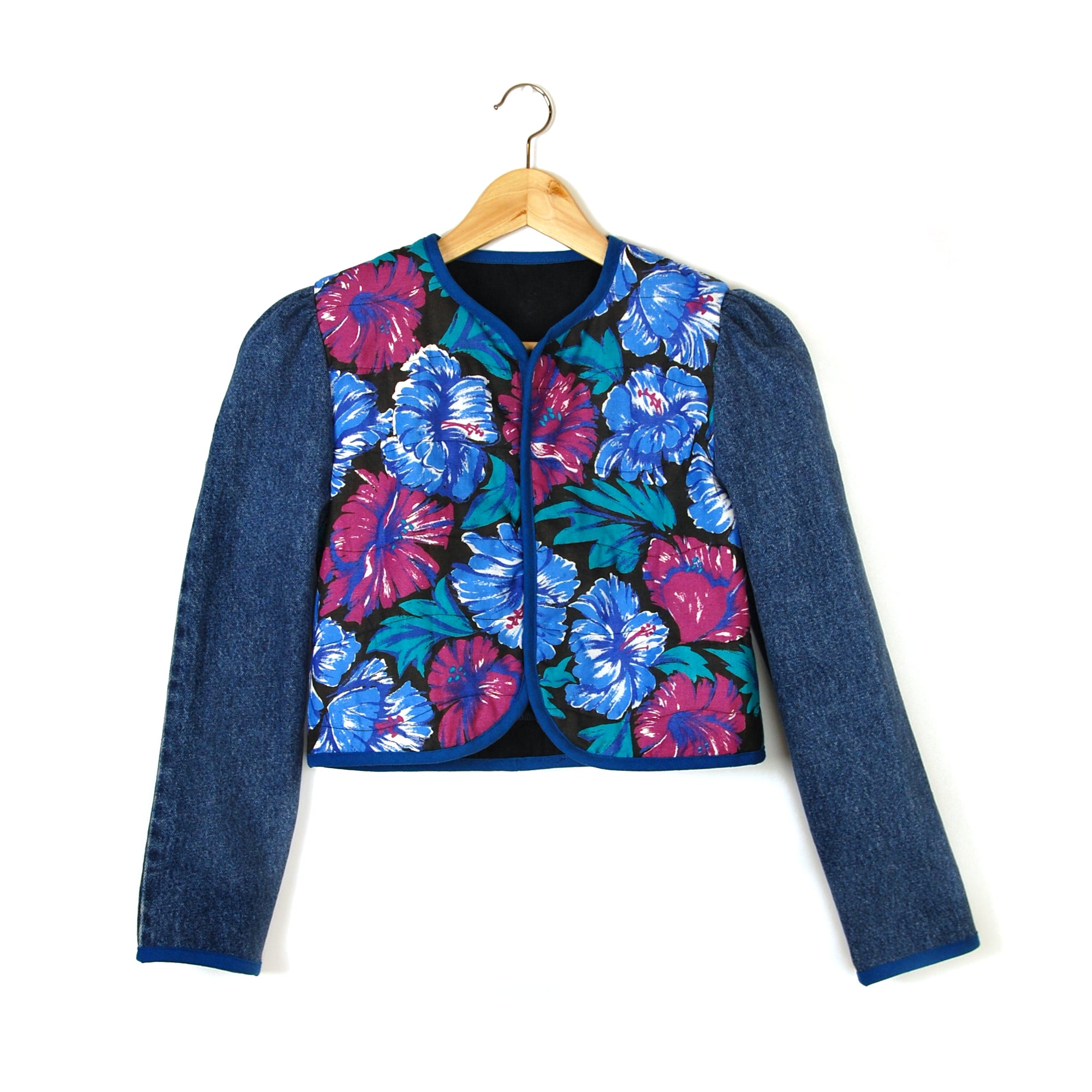 BLUE HIBISCUS 2 QUILTED JACKET - Late to the Party